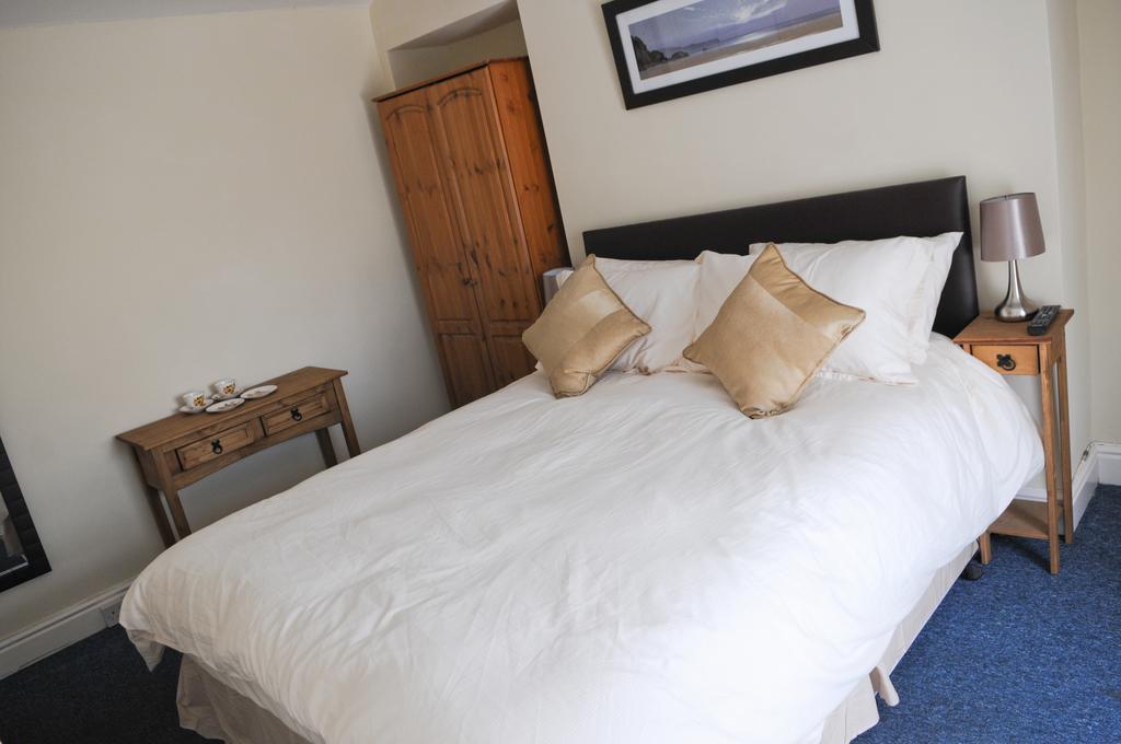 The New Court Inn Usk Room photo