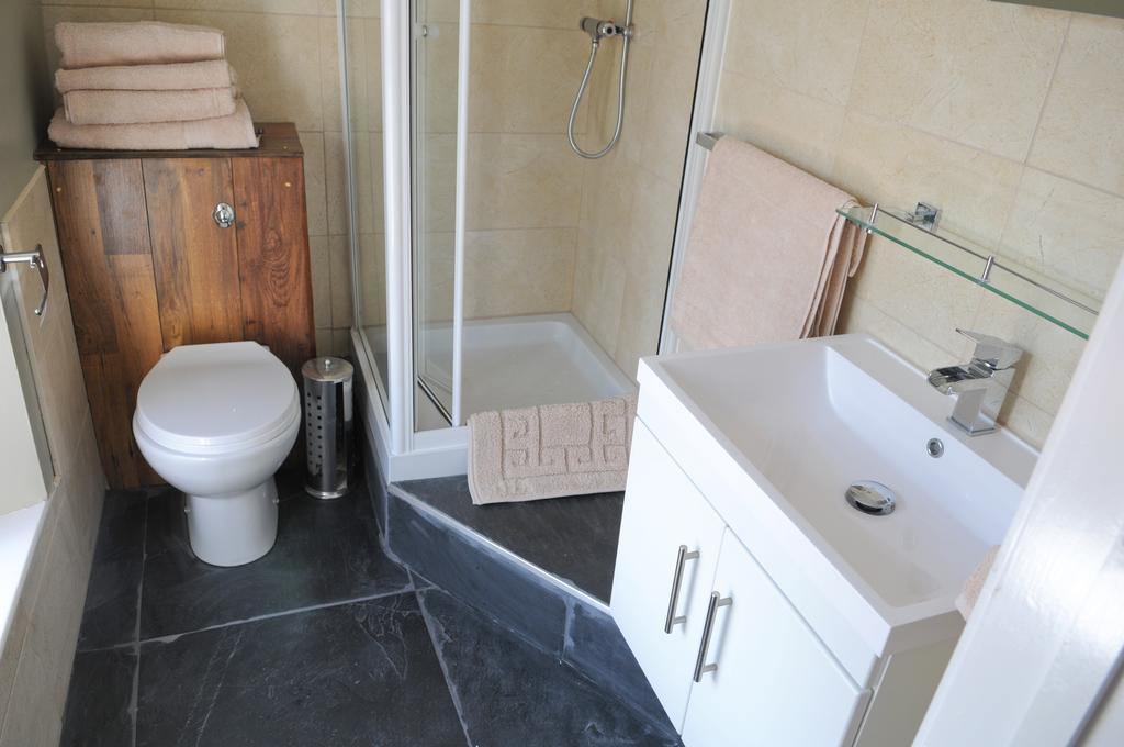 The New Court Inn Usk Room photo
